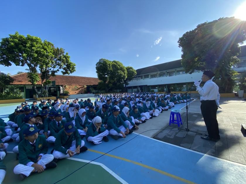 Tertibkan Siswa, MTs Negeri 3 Sleman Laksanakan Apel Pagi