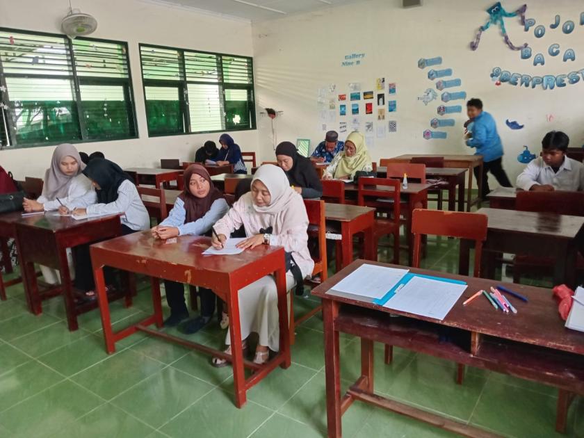 Didampingi Orang Tua, Calon Siswa Padati Daftar Ulang PMBM Gelombang II MTs N 3 Sleman