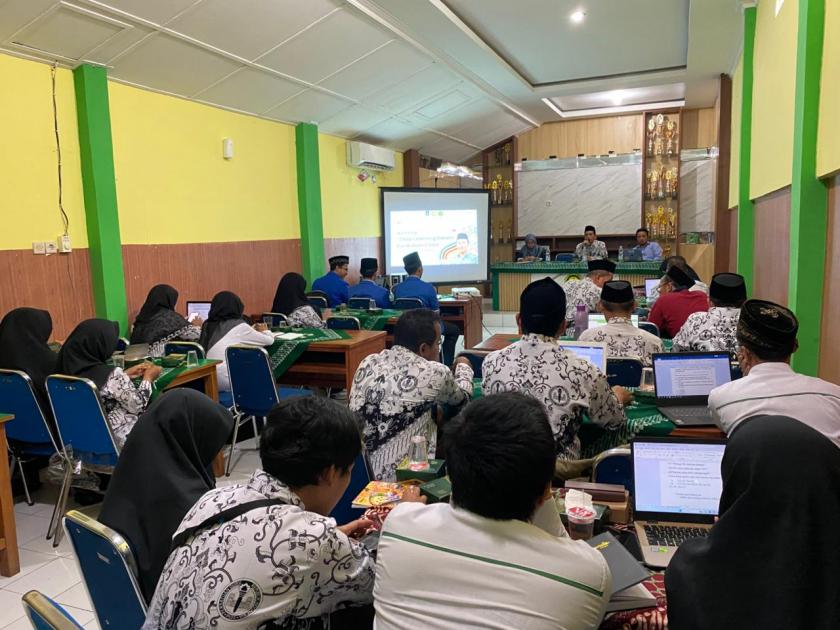 MTs Negeri 3 Sleman Gelar Workshop Kurikulum Cinta Bersama Dosen UII